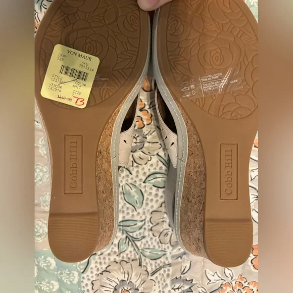 Cobb Hill brand new beige wedge sandals - Picture 7 of 10